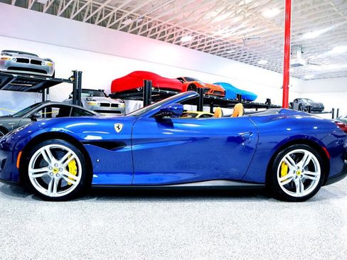Used 2020 Ferrari Portofino image 2