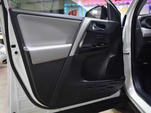 Used 2017 Toyota RAV4 FWD image 31