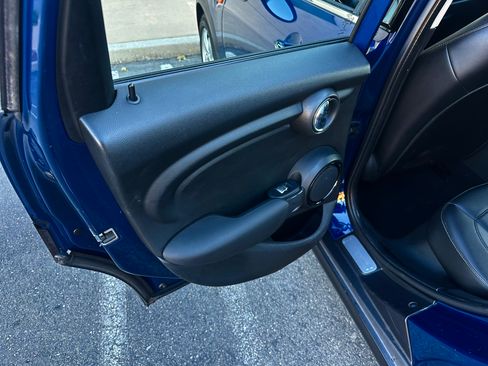Used 2017 MINI Cooper 4-Door Hardtop FWD image 12