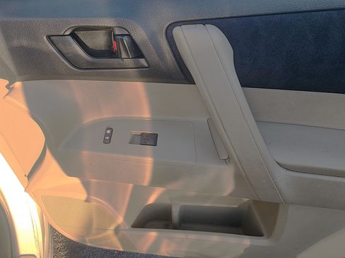 Used 2012 Toyota Highlander image 7