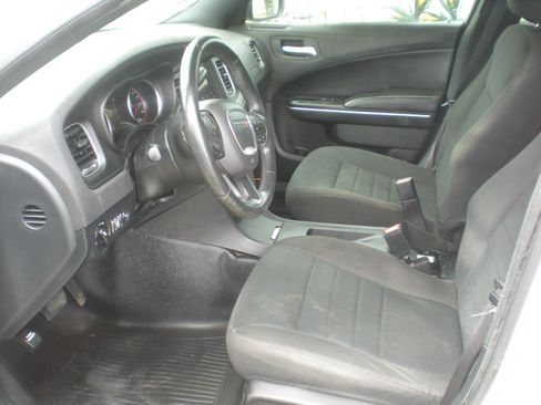 Used 2018 Dodge Charger UNAVAIL RWD image 4