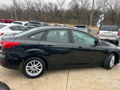 Used 2015 Ford Focus SE FWD image 6