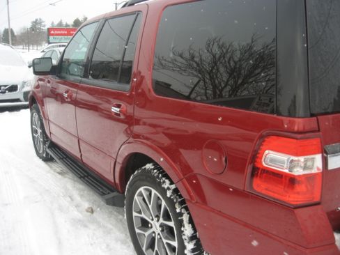 Used 2015 Ford Expedition XLT image 6