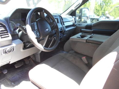 Used 2019 Ford F250 4x4 Crew Cab Super Duty image 6