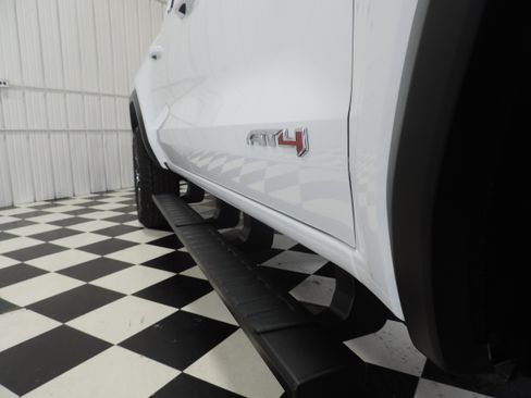 Used 2024 GMC Canyon AT4 image 12