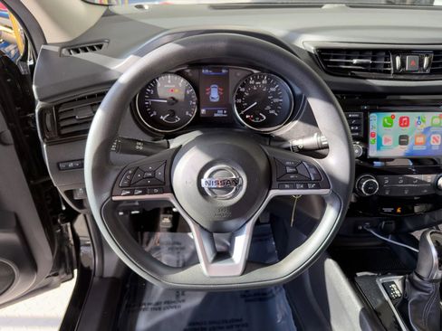 Used 2022 Nissan Rogue Sport S image 10