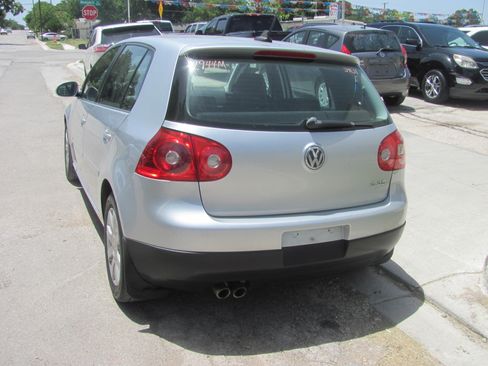 Used 2009 Volkswagen Rabbit 4-Door FWD image 3