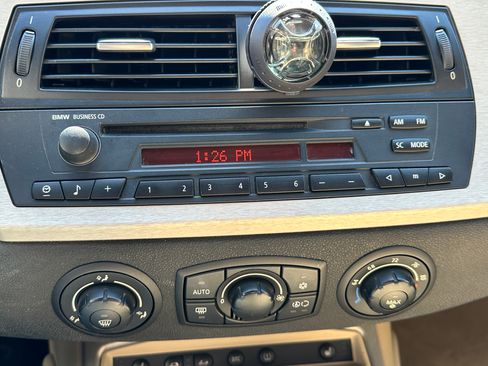 Used 2005 BMW Z4 2.5i image 16