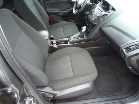 Used 2015 Ford Focus SE image 9