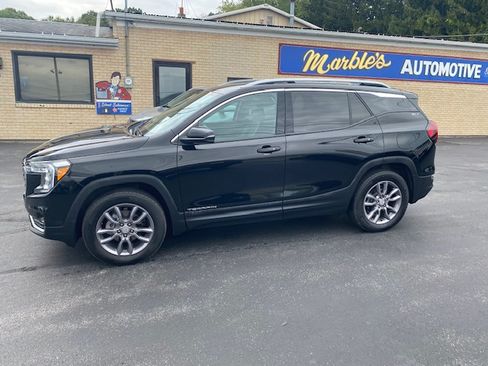 Used 2024 GMC Terrain SLT image 2