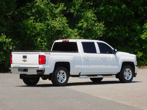 Used 2017 Chevrolet Silverado 1500 4x4 Crew Cab LT image 8