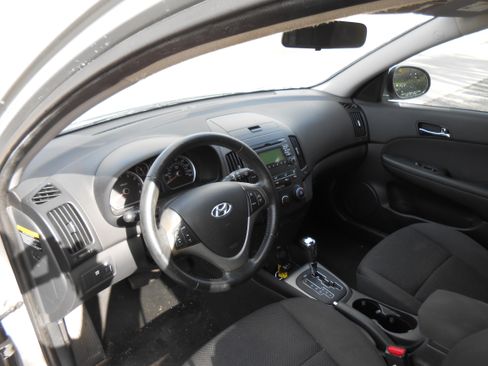 Used 2009 Hyundai Elantra Touring image 11
