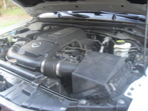 Used 2016 Nissan Frontier PRO-4X image 10