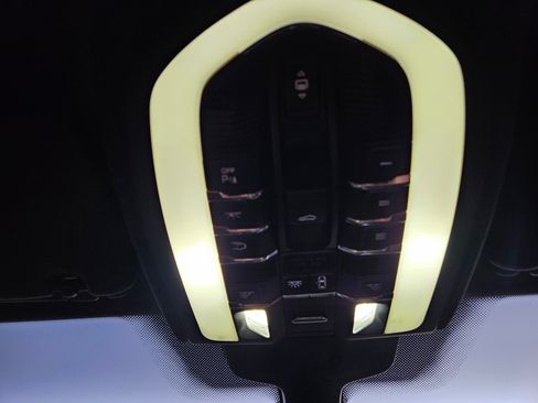 Used 2018 Porsche Cayenne GTS image 32