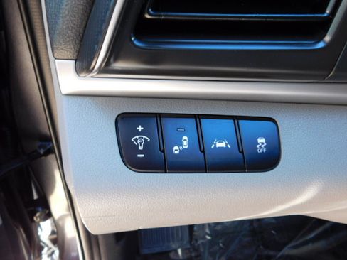 Used 2020 Hyundai Elantra SEL image 12