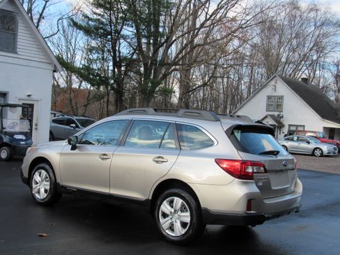 Used 2016 Subaru Outback 2.5i Premium image 9