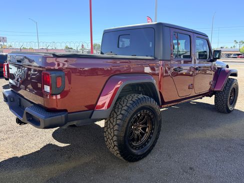 Used 2021 Jeep Gladiator Sport image 3