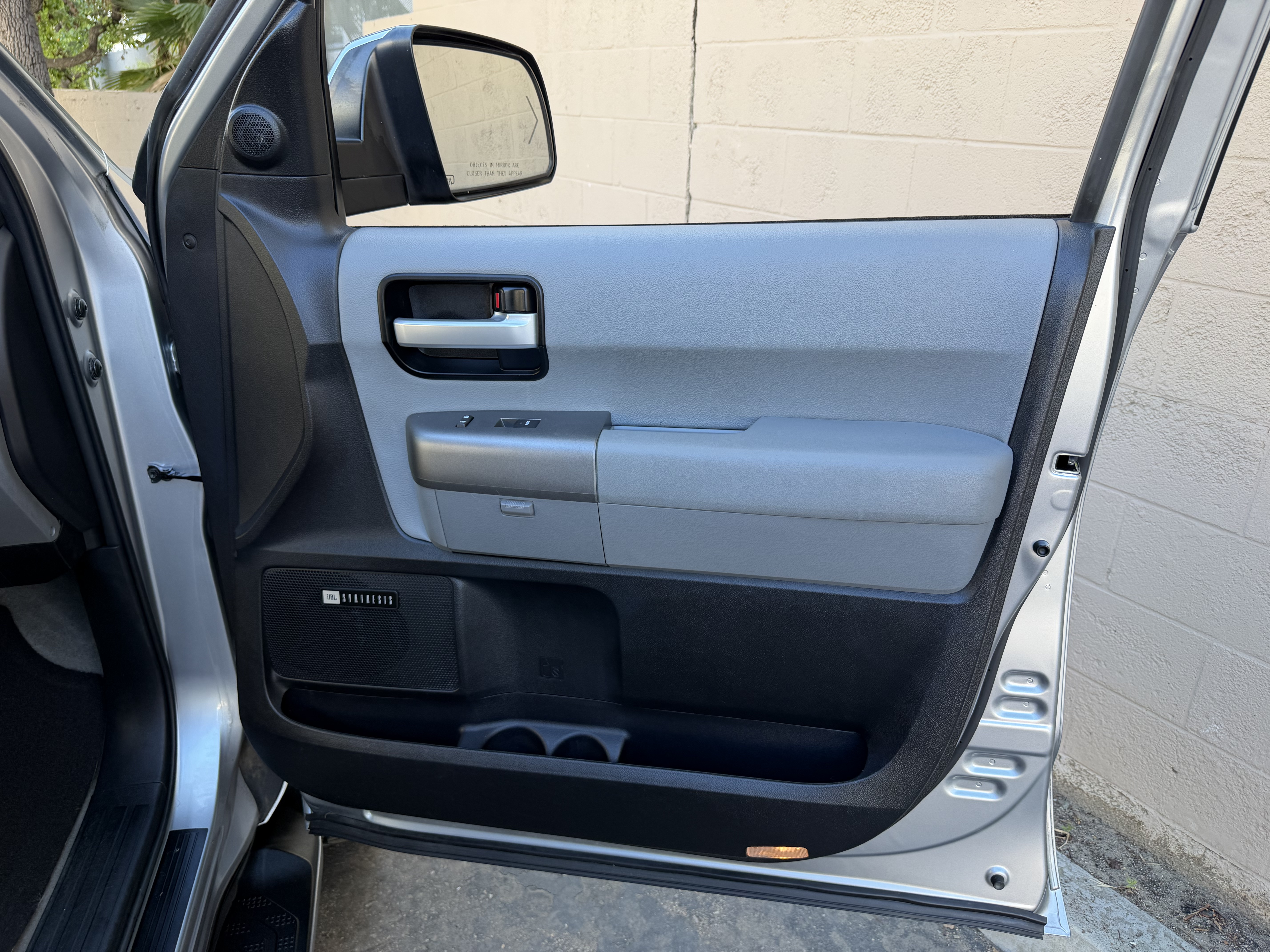 Used 2011 Toyota Sequoia Limited AWD/4WD image 30