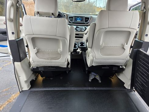 Used 2021 Chrysler Voyager LXi image 15