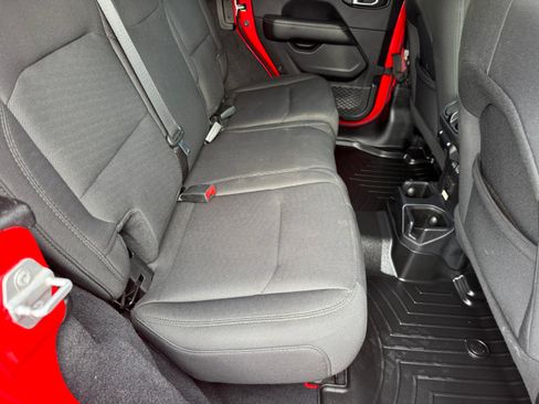 Used 2019 Jeep Wrangler 4WD Unlimited Sahara image 79