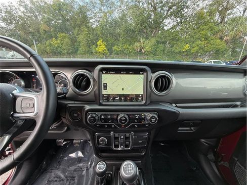 Used 2022 Jeep Wrangler Unlimited Sahara image 11