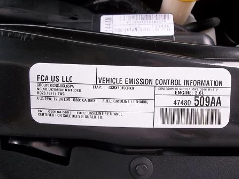 Used 2016 Chrysler Town & Country Touring-L image 20