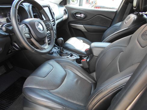Used 2019 Jeep Cherokee 4WD Overland image 9