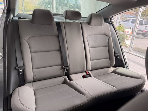 Used 2017 Hyundai Elantra SE image 15