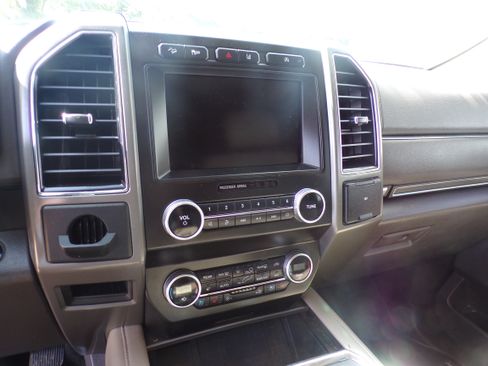 Used 2019 Ford Expedition Max 4WD XLT image 12