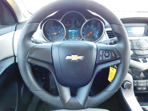 Used 2016 Chevrolet Cruze LS image 15