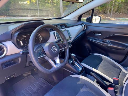 Used 2020 Nissan Versa SV image 7