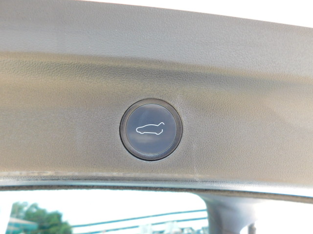 Used 2022 Tesla Model Y AWD Performance image 8