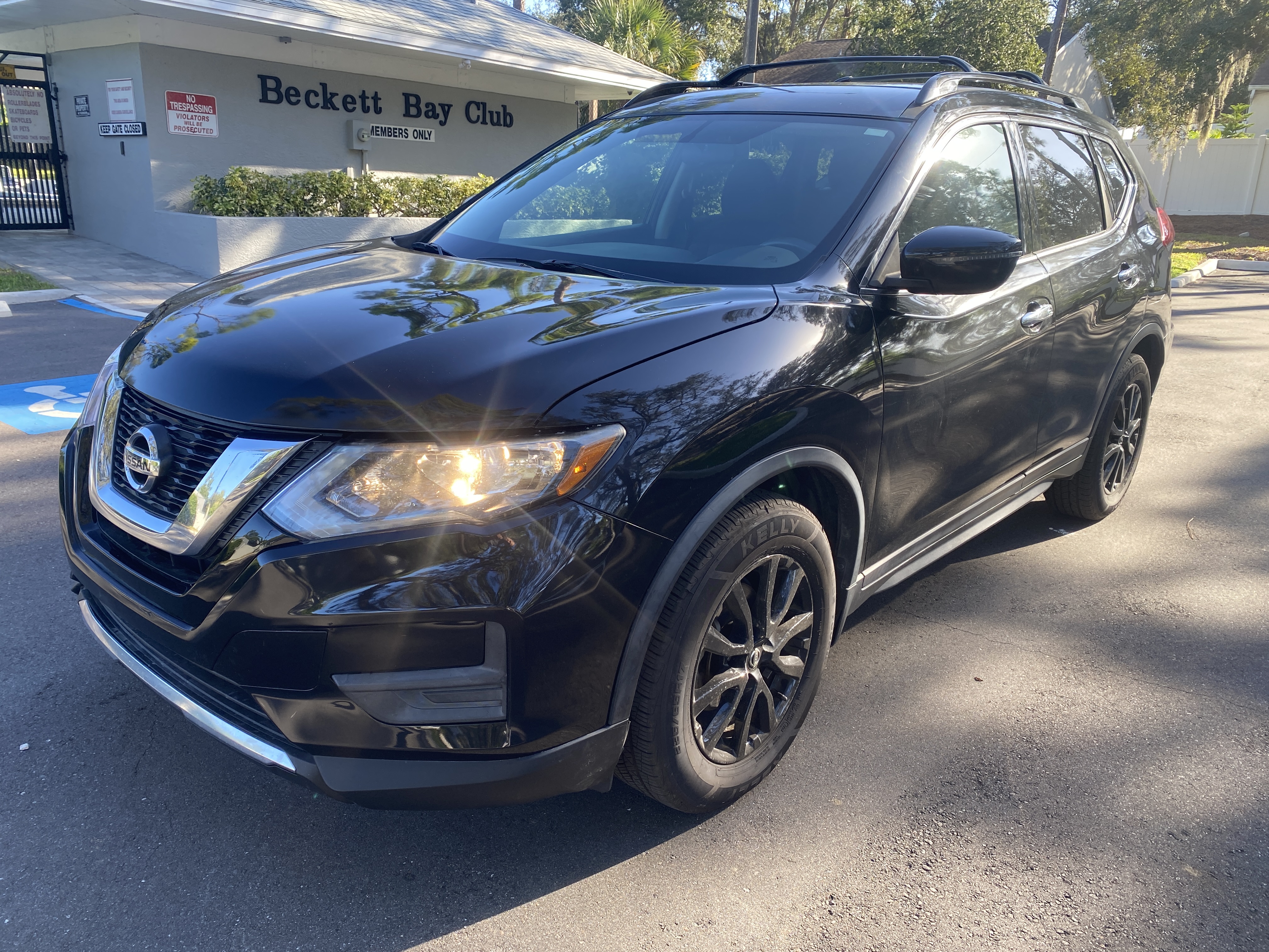 Used 2017 Nissan Rogue FWD image 3