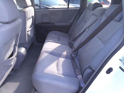Used 2004 Toyota Highlander image 8