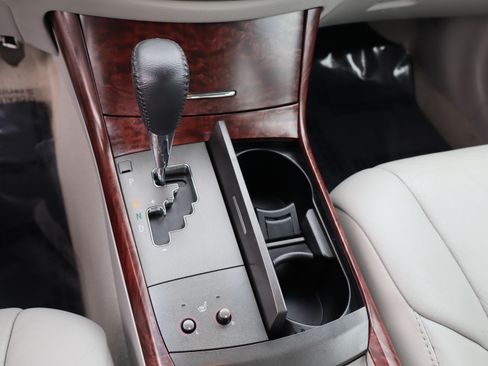Used 2011 Toyota Avalon Limited image 25
