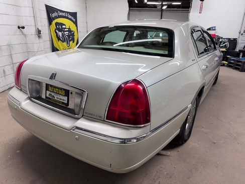 Used 2004 Lincoln Town Car Ultimate image 31