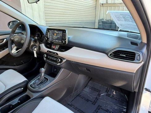 Used 2020 Hyundai Elantra GT image 12