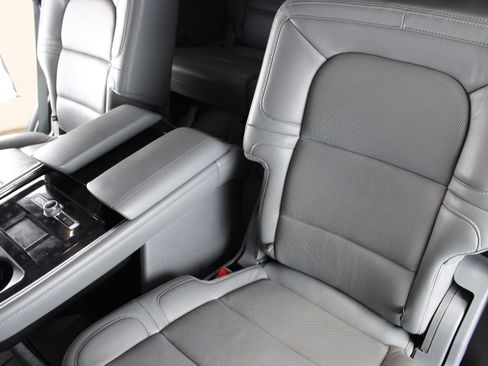 Used 2020 Lincoln Navigator Luxury image 9