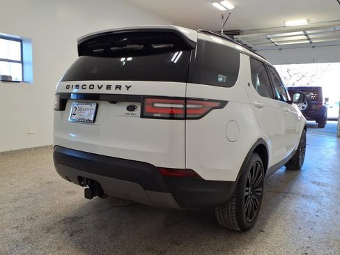 Used 2017 Land Rover Discovery HSE image 4
