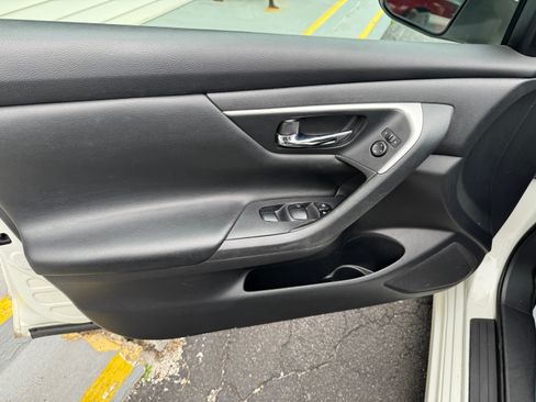 Used 2017 Nissan Altima 2.5 S FWD image 8