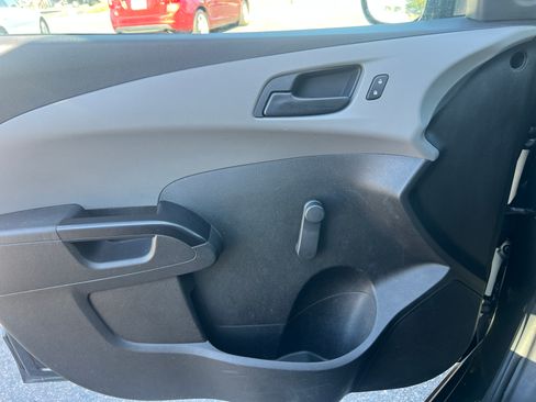 Used 2020 Chevrolet Sonic LT Hatchback FWD image 10