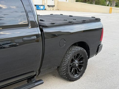 Used 2014 RAM 1500 ST RWD image 32