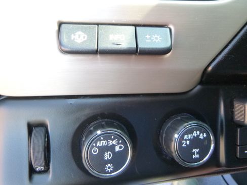 Used 2018 GMC Yukon Denali image 27