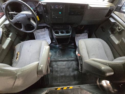 Used 2007 Chevrolet Express 3500 image 19