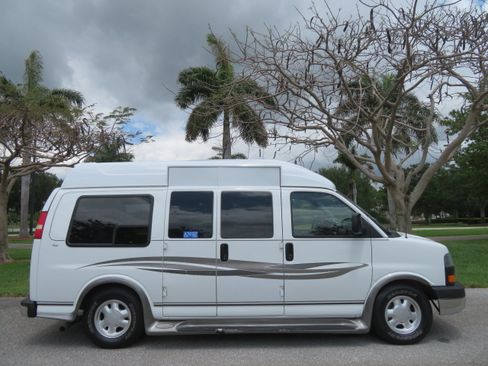 Used 2004 GMC Savana 1500 SLT RWD image 22