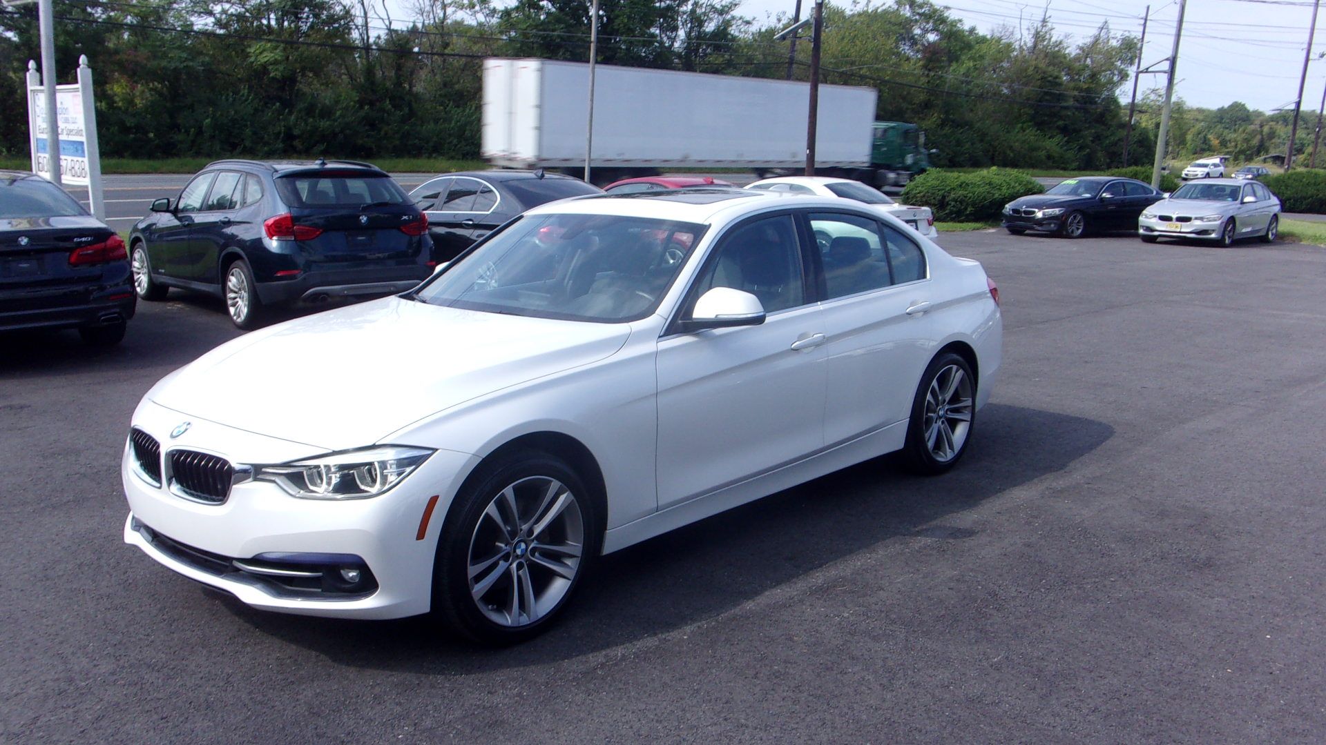 Used 2018 BMW 330i xDrive Sedan AWD/4WD image 15
