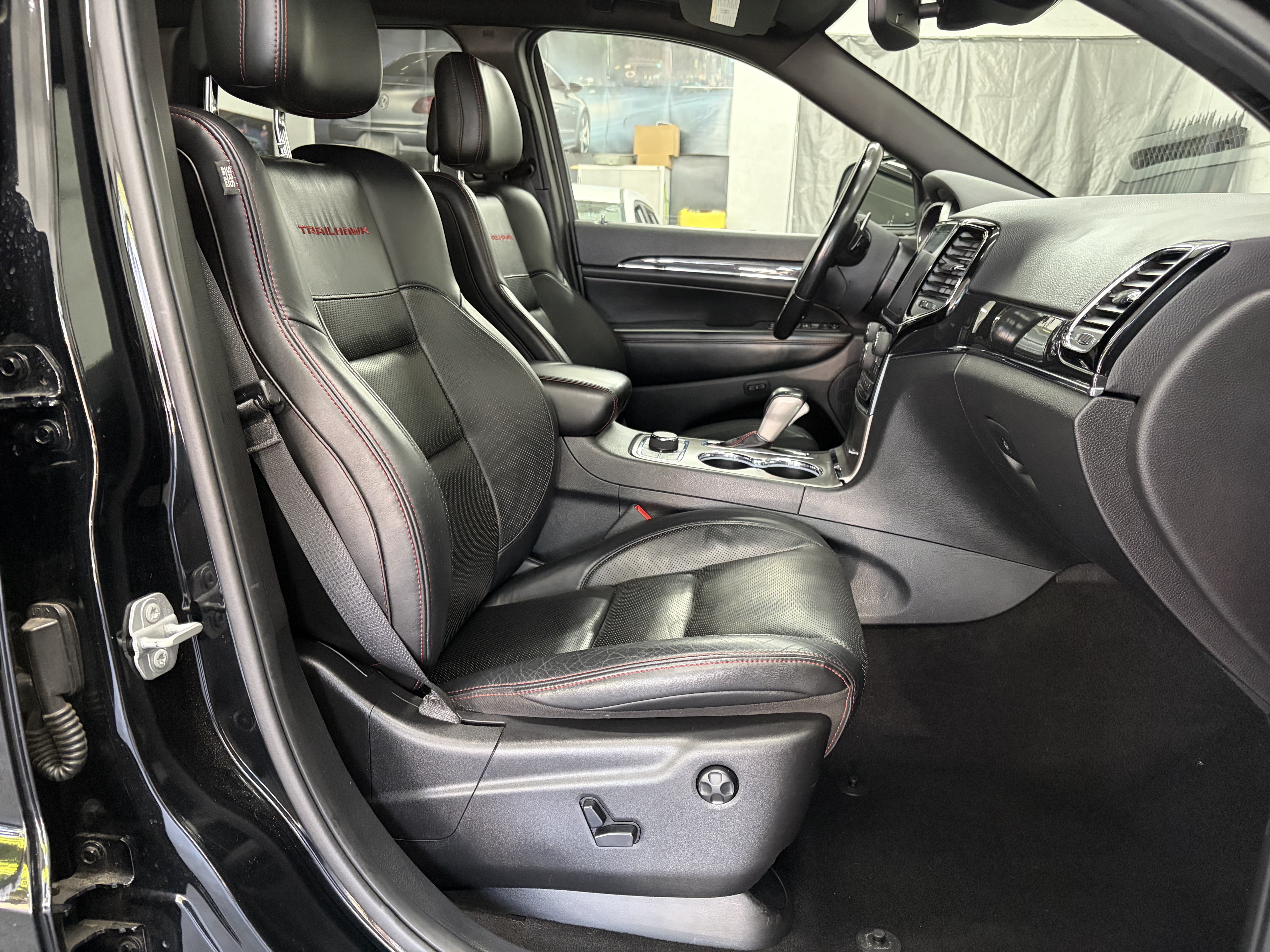Used 2020 Jeep Grand Cherokee 4WD Trailhawk image 15