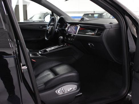 Used 2023 Porsche Macan UNAVAIL AWD/4WD image 45