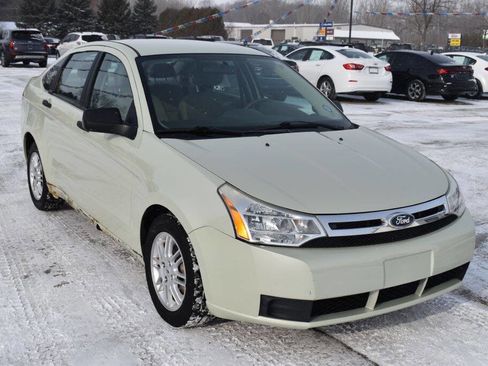 Used 2011 Ford Focus SE image 1
