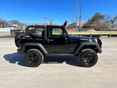 Used 2016 Jeep Wrangler Sport AWD/4WD image 4